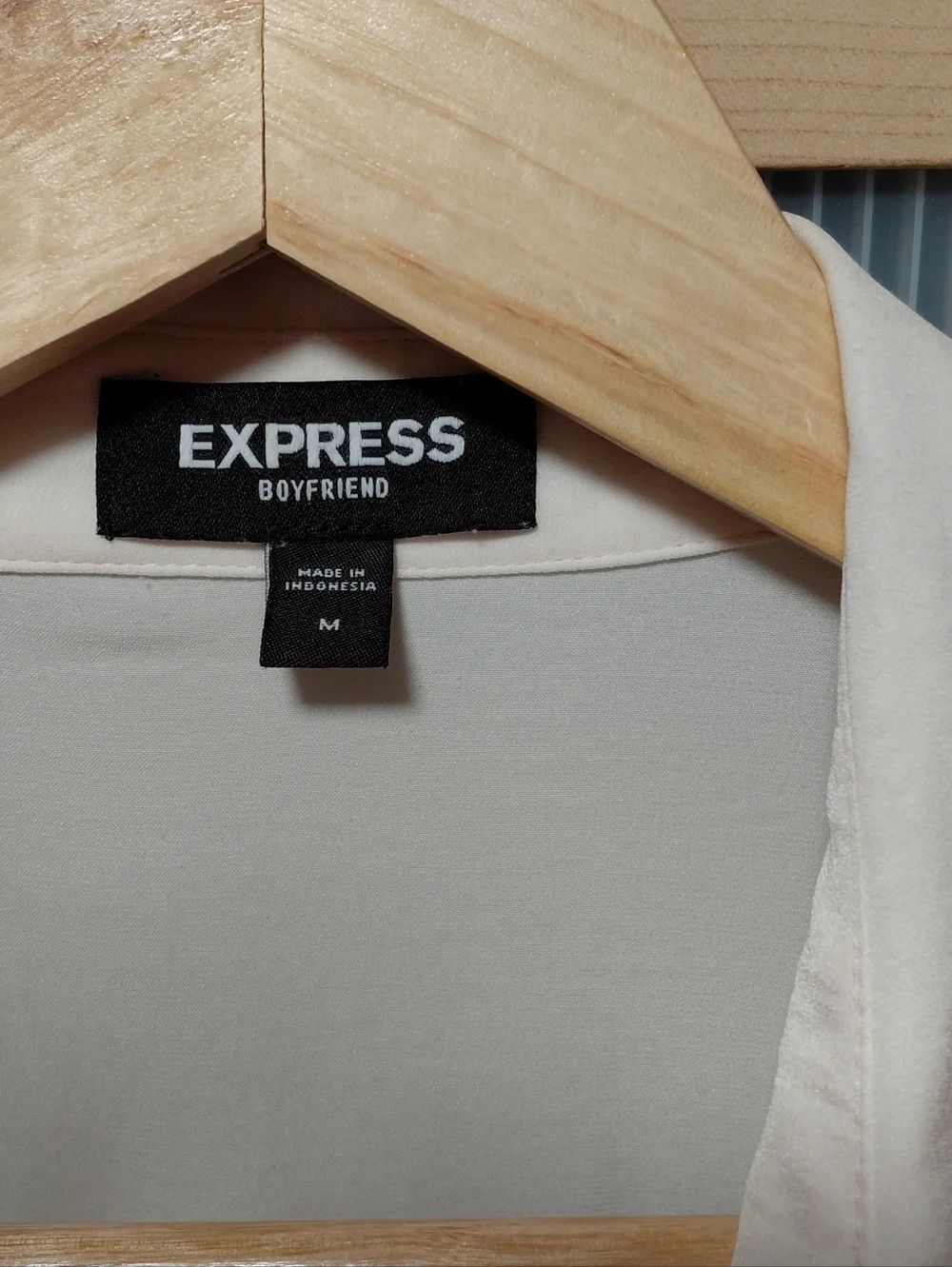 Express Ivory Button-Front Blouse - Picture 4 of 7
